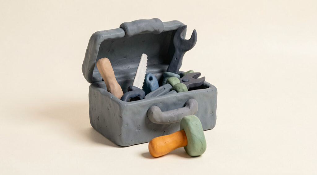 Une boîte à outils et outils en plasticine.